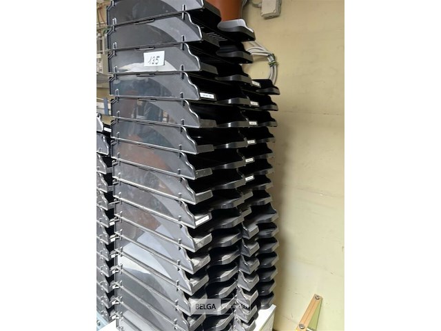 32 zwarte brievenbakjes - afbeelding 1 van  1