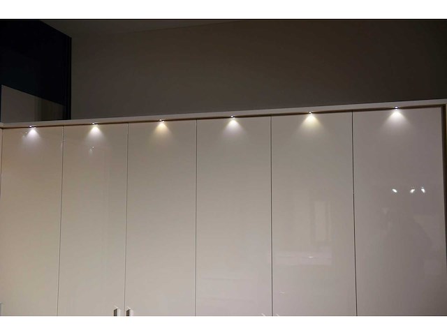 322cm kast, inclusief structuur en verlichting, soft-close functie - afbeelding 4 van  5