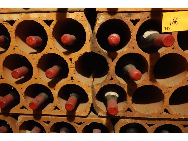 32x 75cl corton renardes marius delarche 1974 - afbeelding 3 van  5