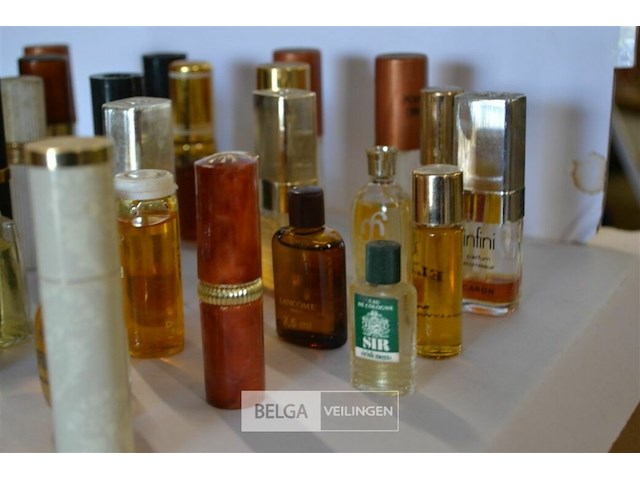 ±33 diverse kleine flesjes vintage parfum - afbeelding 4 van  4
