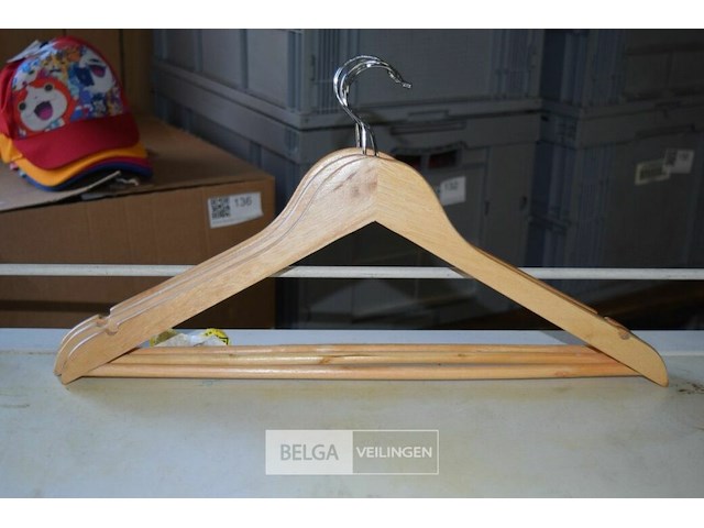 33 houten kapstokken - afbeelding 1 van  2