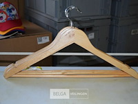 33 houten kapstokken - afbeelding 1 van  2