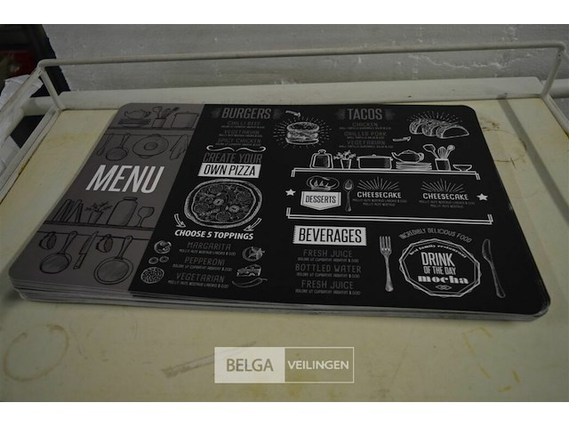 ±33 plastieken onderleggers ±43x28cm - afbeelding 1 van  3