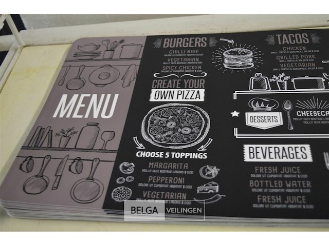 ±33 plastieken onderleggers ±43x28cm - afbeelding 2 van  3