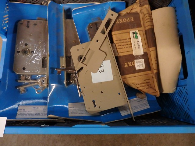 33 sloten - afbeelding 1 van  1