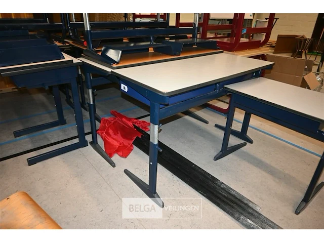 ± 33x schoolbanken - afbeelding 3 van  6