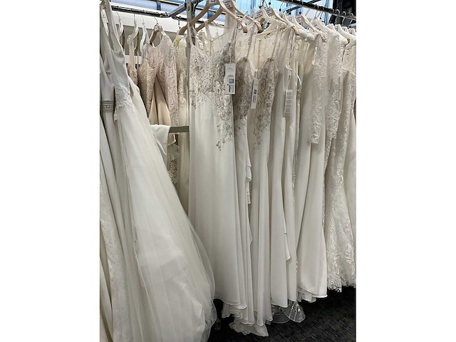 34 bruidsjurken rosa clara adriana alier (totaalprijs) - afbeelding 2 van  58