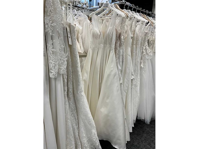 34 bruidsjurken rosa clara adriana alier (totaalprijs) - afbeelding 9 van  58