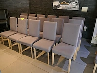 34 houten horecastoelen