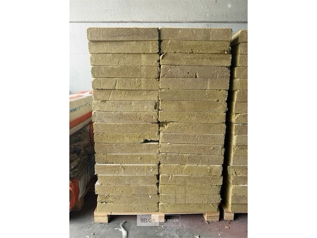 ± 34 isolatietegels - afbeelding 1 van  2