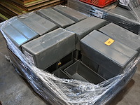 34 metalen magazijnbakjes