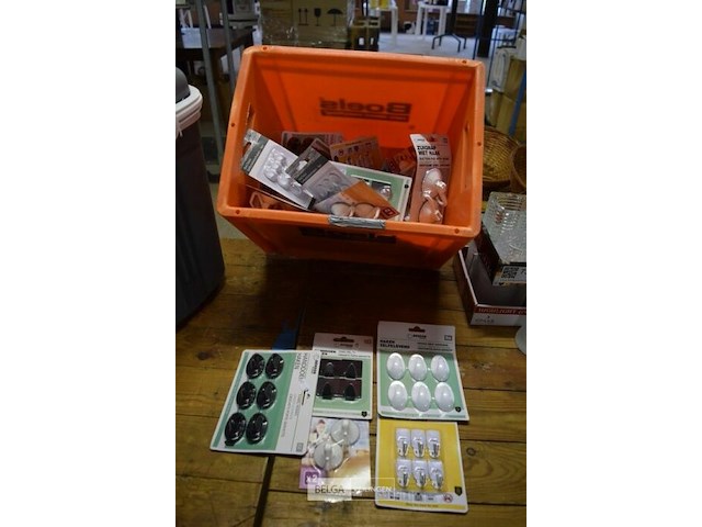 ±34 pakjes zelfklevende haakjes - afbeelding 1 van  4