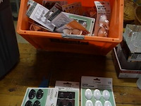 ±34 pakjes zelfklevende haakjes - afbeelding 1 van  4