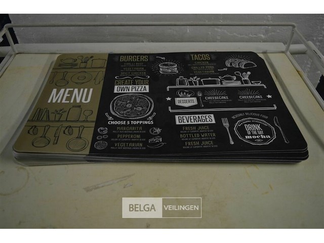 ±34 plastieken onderleggers ±43x28cm - afbeelding 1 van  3