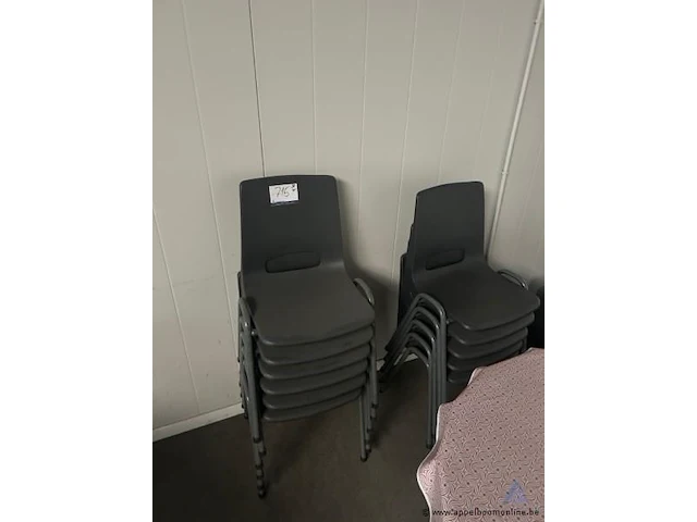 34 stoelen - afbeelding 1 van  2