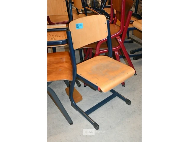 ± 35 houten schoolstoelen - afbeelding 2 van  6