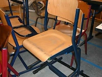 ± 35 houten schoolstoelen - afbeelding 3 van  6
