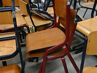 ± 35 houten schoolstoelen - afbeelding 4 van  6