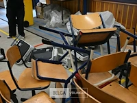 ± 35 houten schoolstoelen - afbeelding 6 van  6