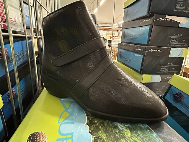 35 paar orthopedische schoenen - afbeelding 1 van  6