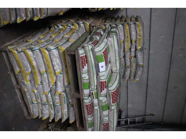 3,5 paletten witzand lommat - afbeelding 1 van  3