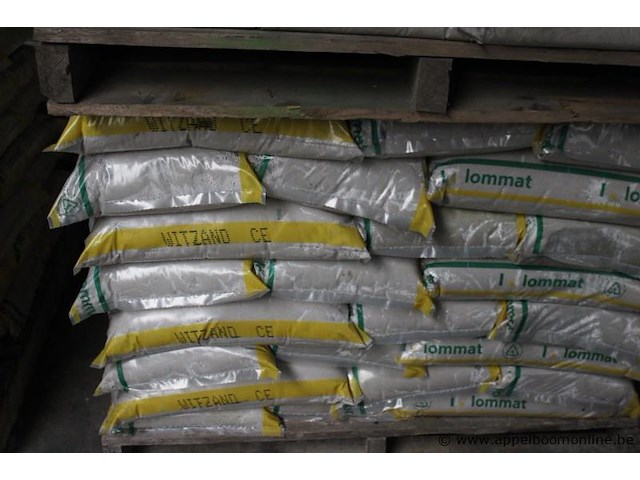 3,5 paletten witzand lommat - afbeelding 2 van  3