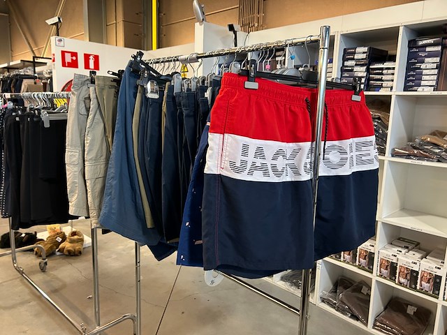 35 shorts - afbeelding 1 van  11