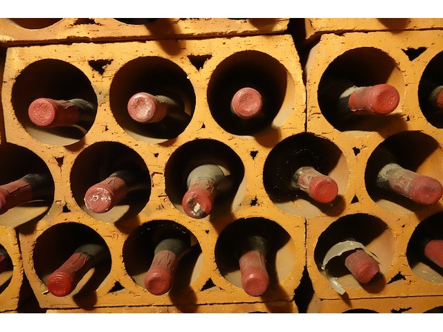 35x 75cl aloxe corton paulin arnaud 1970 - afbeelding 2 van  11