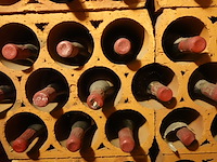 35x 75cl aloxe corton paulin arnaud 1970 - afbeelding 2 van  11