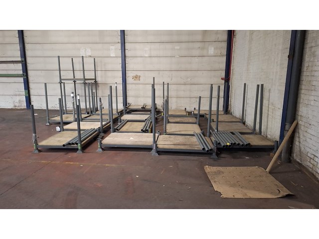 35x stapelbare metalen opslagframes (niet-demonteerbaar) - afbeelding 1 van  1