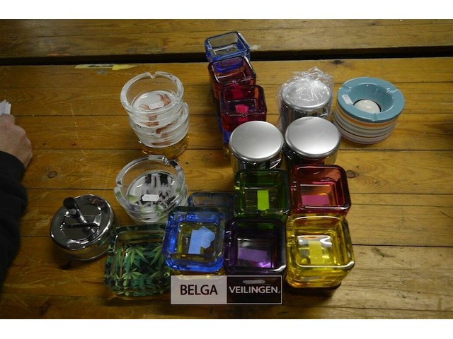 ±36 div soorten asbakken - afbeelding 1 van  4