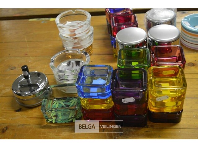 ±36 div soorten asbakken - afbeelding 2 van  4