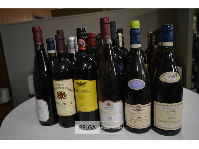 ±36 flessen diverse wijnsoorten - afbeelding 1 van  5