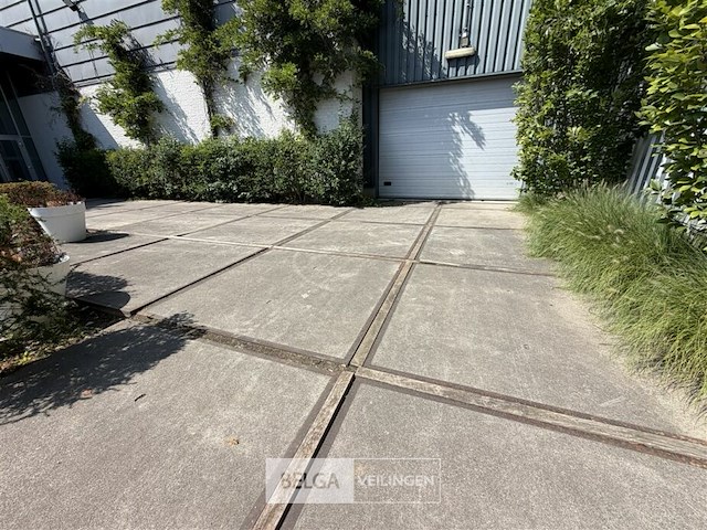 ± 36 grote betonplaten - afbeelding 1 van  4