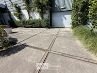 ± 36 grote betonplaten - afbeelding 1 van  4