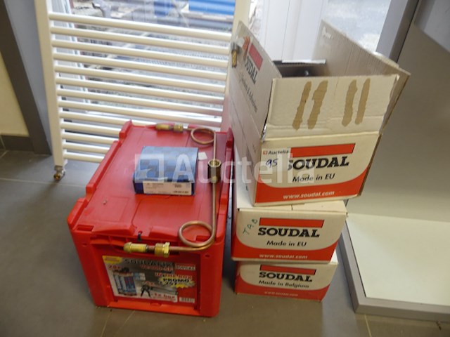 36 siliconen (wit/grijs/zwart) soudal, 24 soudal kit - afbeelding 1 van  9