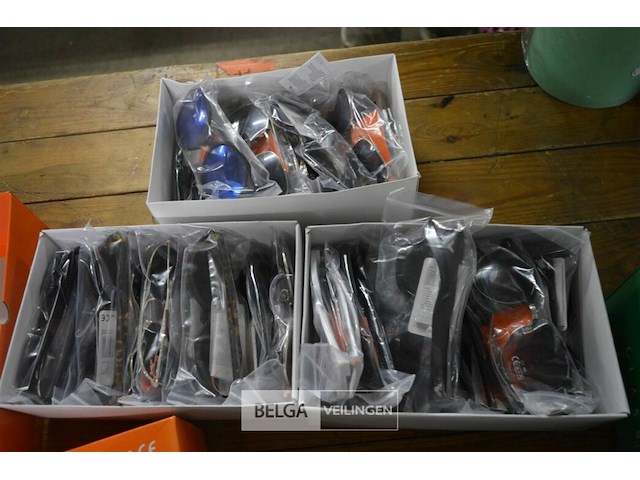 ±36 zonnebrillen - afbeelding 1 van  4