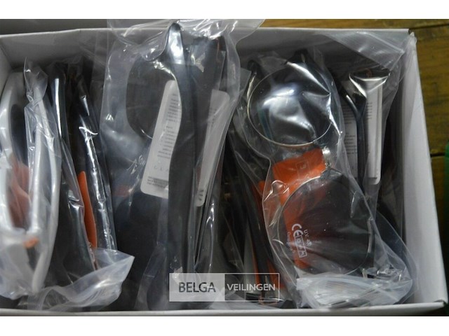 ±36 zonnebrillen - afbeelding 3 van  4