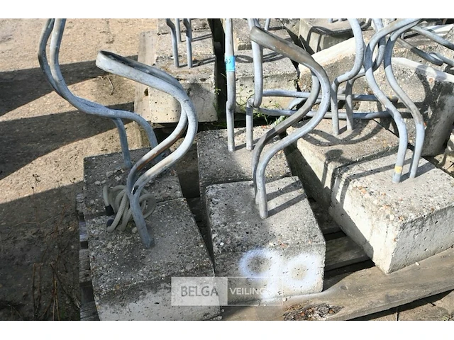 ± 37 fietsbeugel in betonnen voet - afbeelding 3 van  6