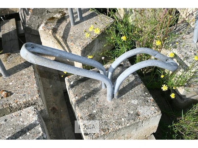 ± 37 fietsbeugel in betonnen voet - afbeelding 6 van  6