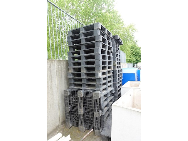 37x kunstof pallet - afbeelding 1 van  2