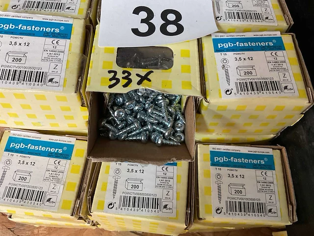 38 doosjes schroeven - afbeelding 2 van  3