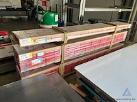 38 rechthoekige profielen met een doorsnede van 200 x 40 mm en een wanddikte van 2 mm, lengte 3400mm