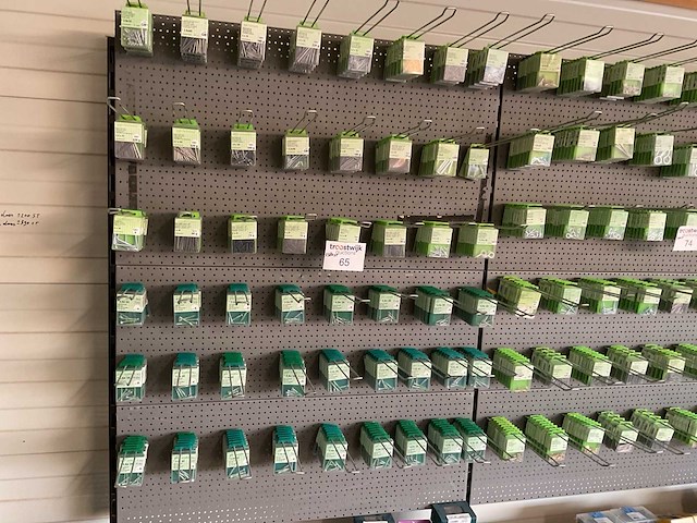 380 blisters nagels en houtschroeven - afbeelding 1 van  10