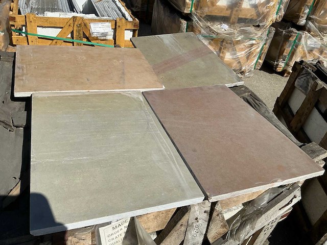 38,75 m2 natuurstenen tegels - afbeelding 1 van  4