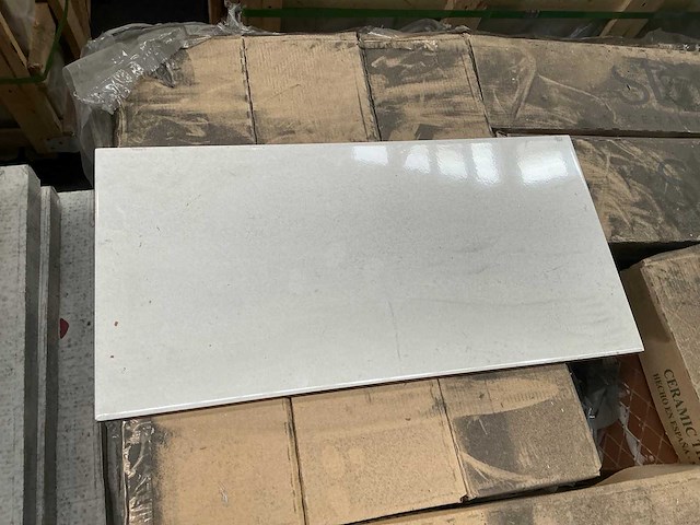 39 m2 keramische tegels - afbeelding 1 van  5