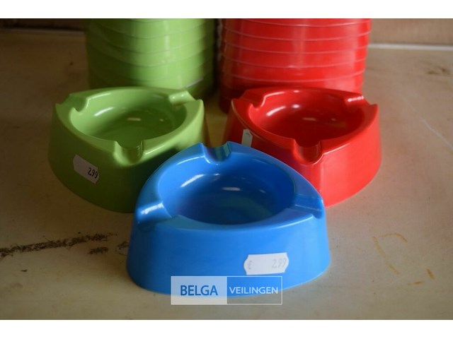 ±39 plastieken asbakken - afbeelding 2 van  2