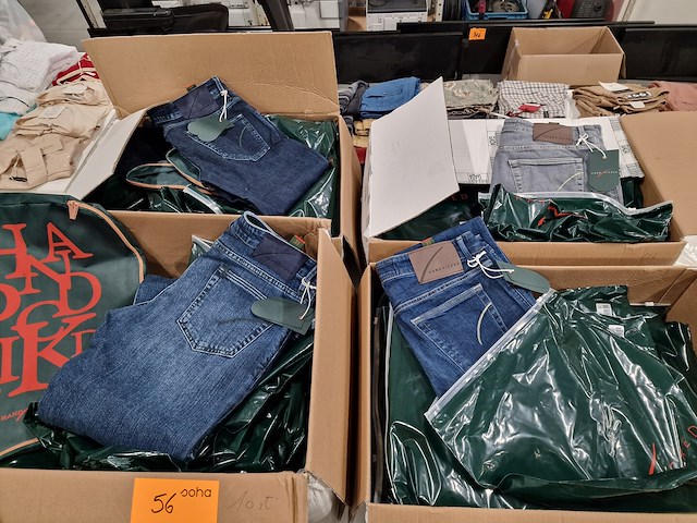 39-tal high quality jeansbroeken handpicked - afbeelding 1 van  5