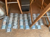 39 x doosjes zelfborende schroeven; nagels; vleugelmoeren; houtdraadbouten
