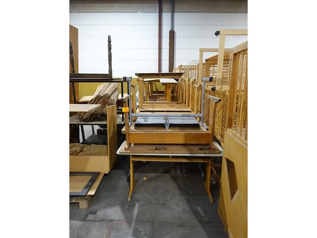 39x div houten lessenaars - afbeelding 1 van  5